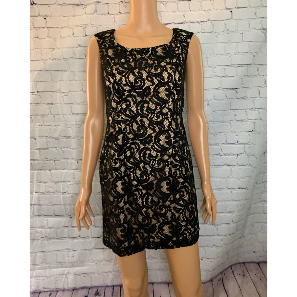 Adrianna Papell Black and Tan floral Lace Dress size 2 petite 2P cocktail